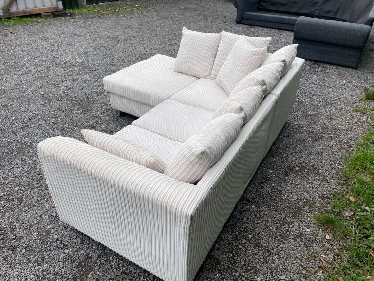 FREE DELIVERY 🥰🚚🥰 BEIGE FABRIC CORNER SOFA GOOD CONDITION 