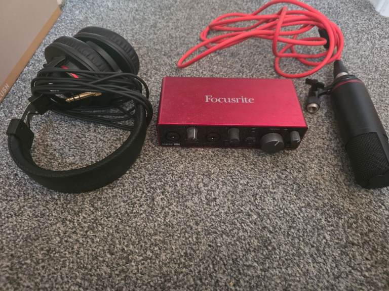 Focusrite Scarlett 2i2 Studio Bundle