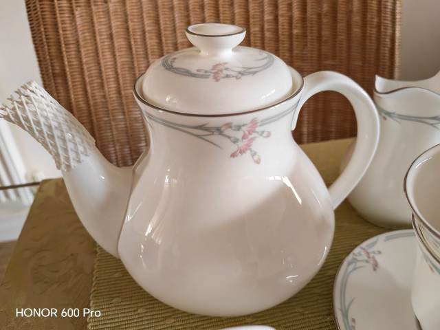 Royal Doulton Carnation Tea Set, £45.00 for Sale in Didcot
