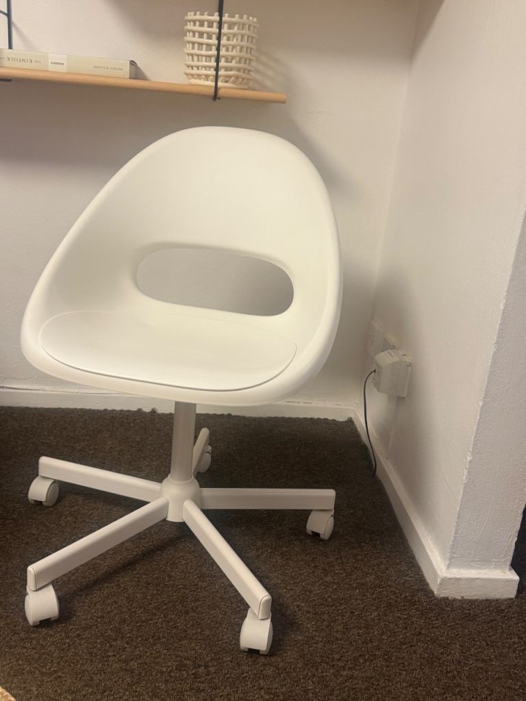 IKEA MALSKAR Swivel Office Chair – White, Good Condition