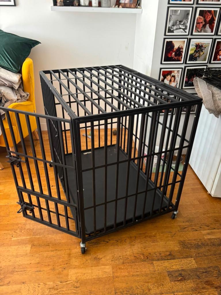 XL HEAVY DUTY DOG CRATE AS NEW