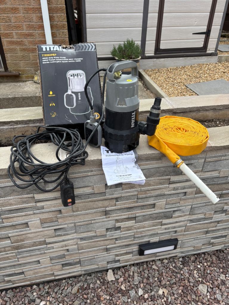 Submersible pump