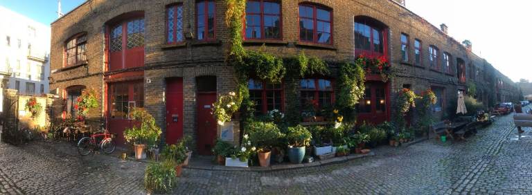 Desk / office space in Victorian mews - Kennington / Elephant & Castle