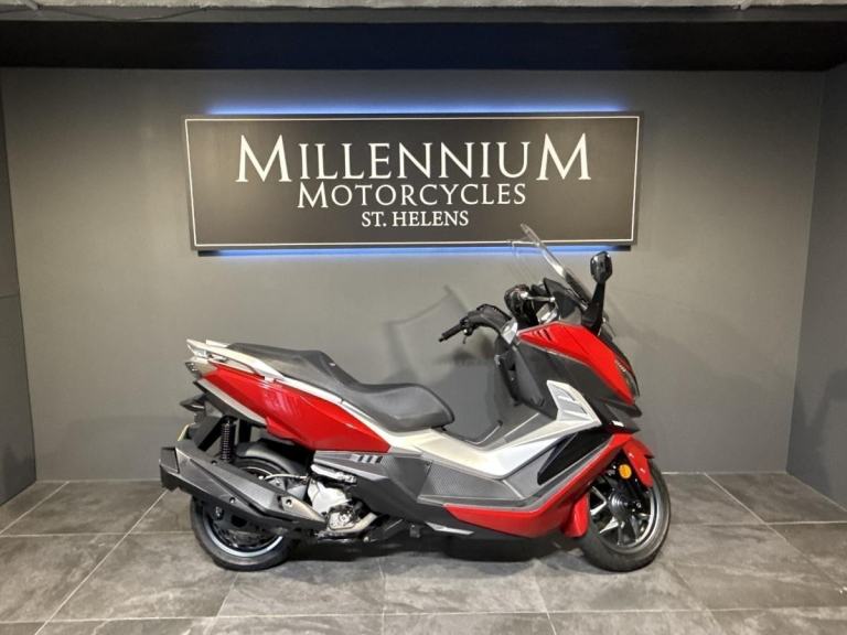2017 SYM CRUISYM 300CC MAXI SCOOTER COMMUTER