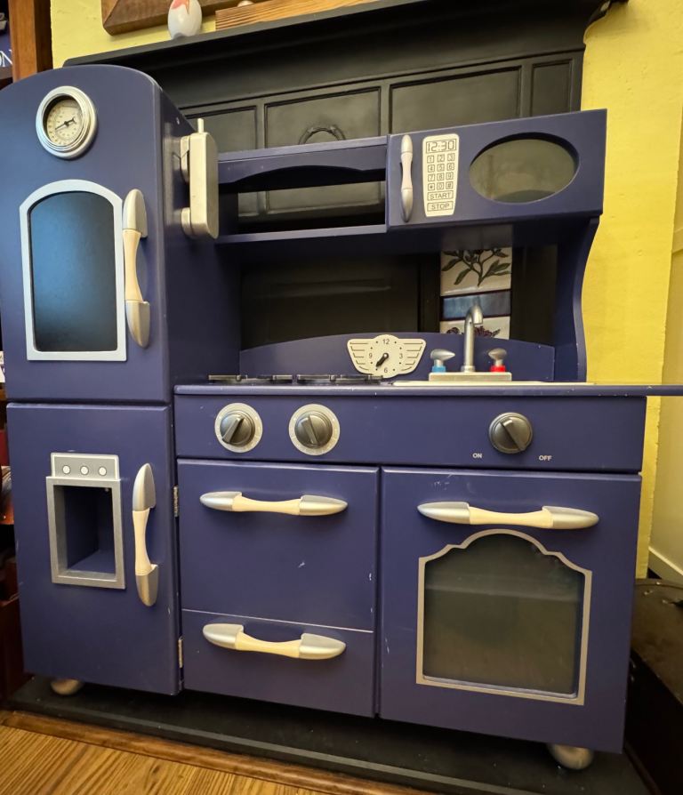 Kidkraft kids wood kitchen