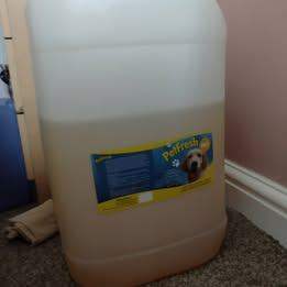 🐾 Lemon-Scented Pet Residence Cleaner – Powerful and Fresh