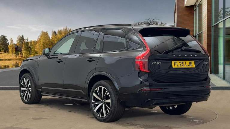 2025 Volvo XC90 Plus, T8 AWD Plug-in hybrid, Electric/Petrol, Dark, 7 Seats ( 360* Camera ) ESTAT...
