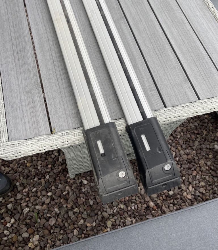 PARTECH ROOF BARS FOR MERCEDES E220 LOCKING WITH KEYS 