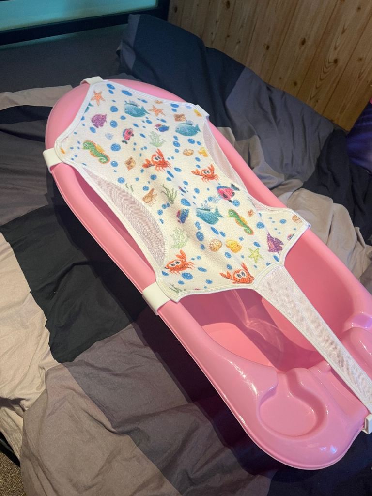 Free-Baby Bathtub with Bath Support Net – Pink, Good Condition