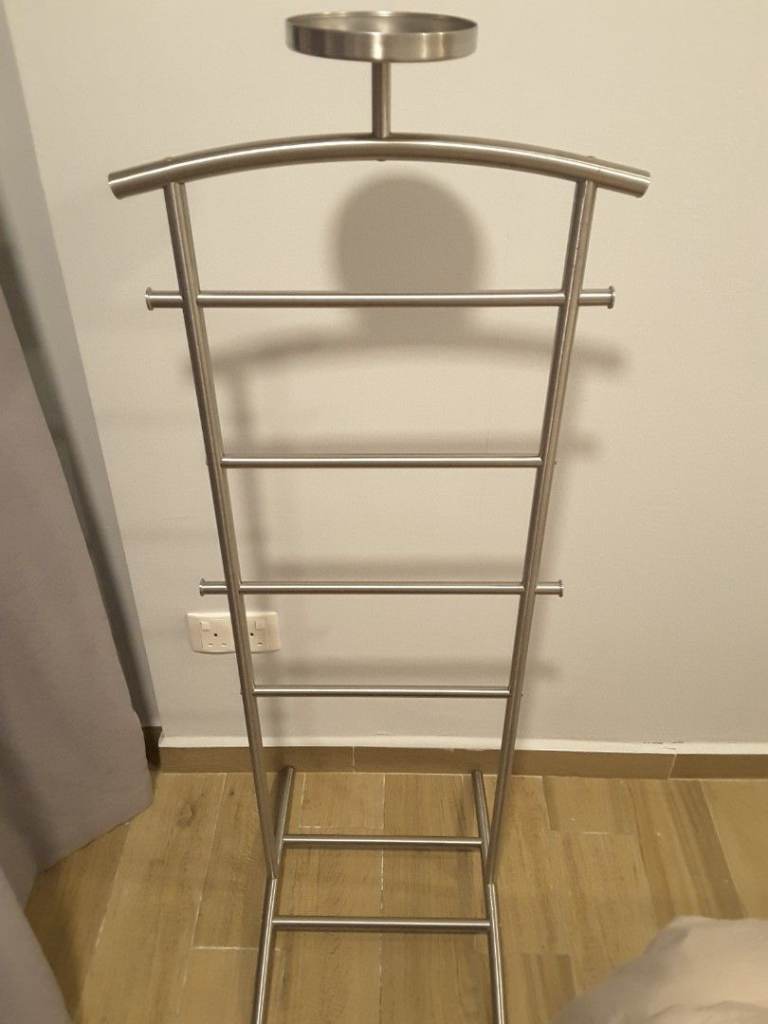 Clothes stand rack valet