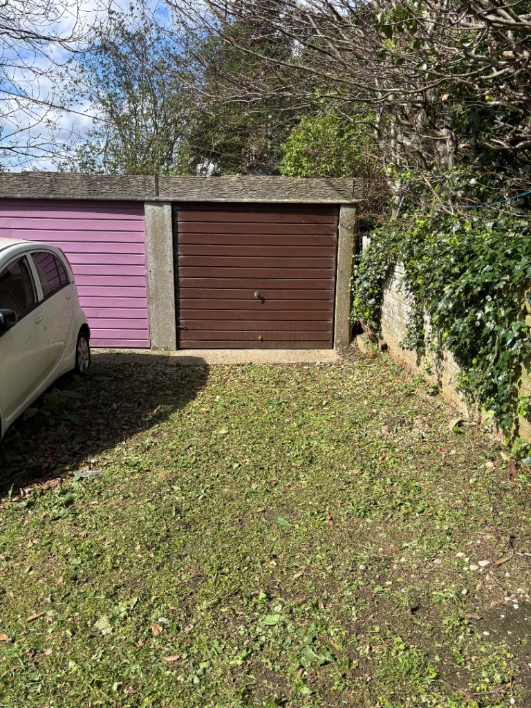 Secure single garage with extra parking space in Woodseats