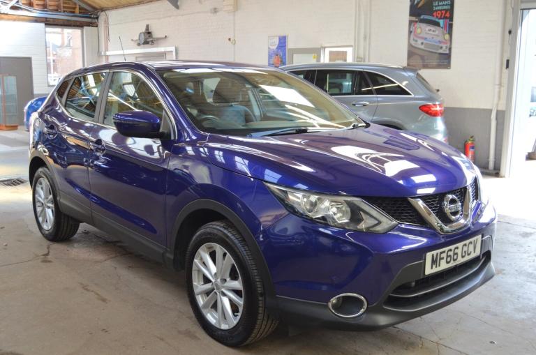 2016 Nissan Qashqai 1.5 dCi Acenta [Smart Vision Pack] 5dr HATCHBACK Diesel Manual