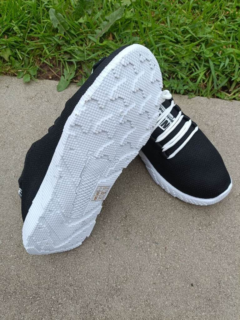 Brand 🆕 canvas trainers in black and white 