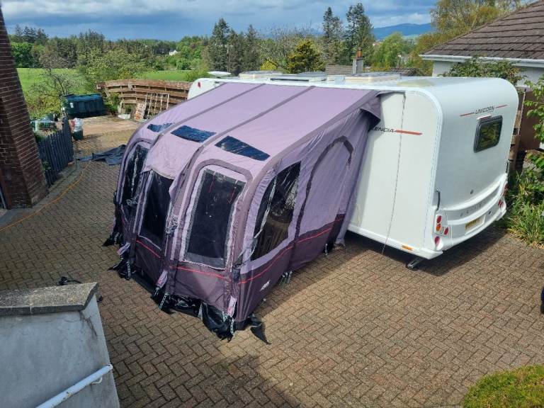 2015 Bailey Unicorn Valencia, a top-of-the-range 4-berth (2 doubles or double + 2 singles) caravan