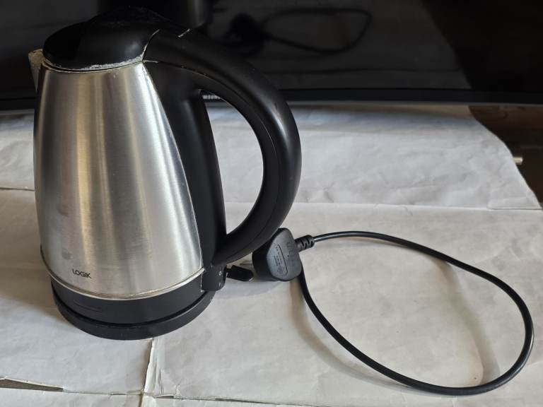 Logik Cordless Kettle Stainless Steel 1.7 Litres Model L17JBS13 Swivel Base USED