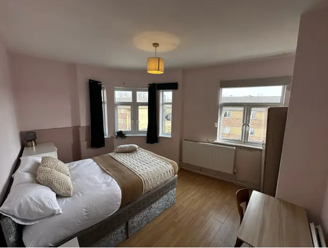 Spacious & Cosy Double Room For Rent AT TW7 6GB