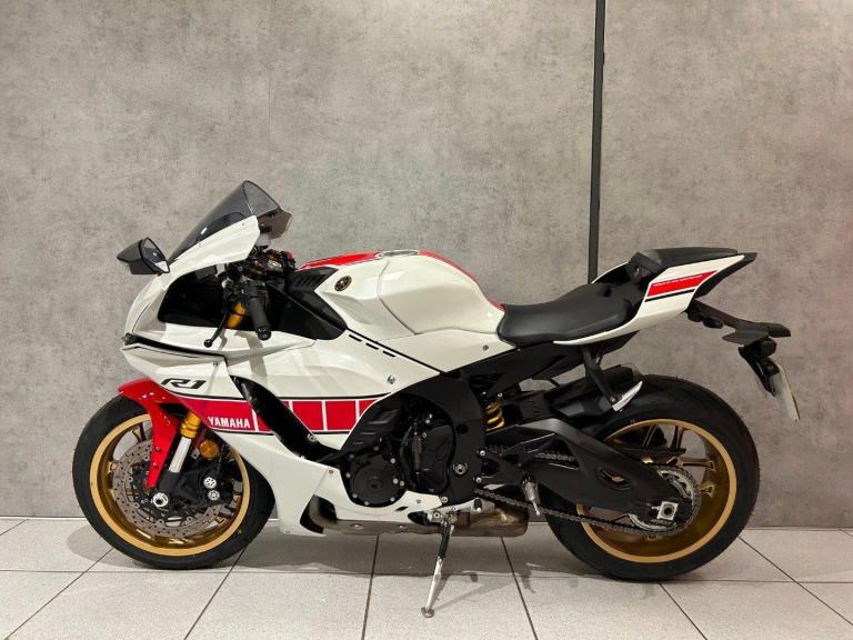 2023 Yamaha YZF-R1 WORLD GP 60TH ANNIVERSARY EDITION - 2849 miles - STUNNING!!