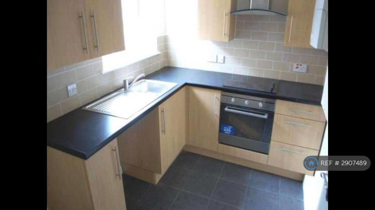 2 bedroom flat in King Street, Dukinfield, SK16 (2 bed) (#2907489)