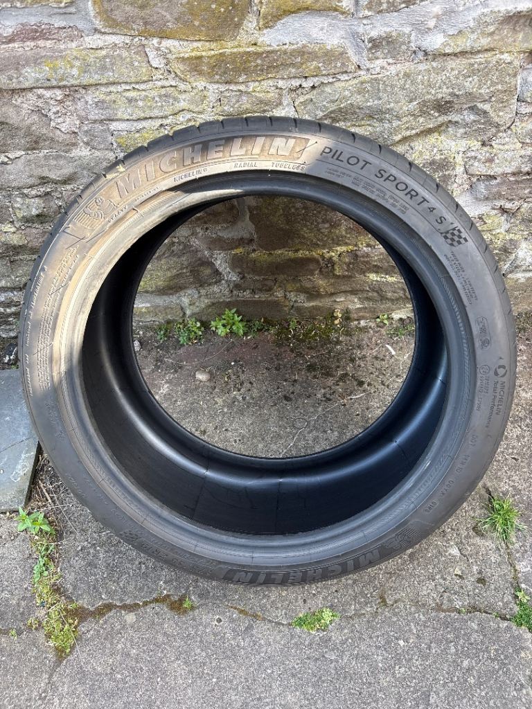 Michelin Pilot Sport 4S 275/35/R19 100Y