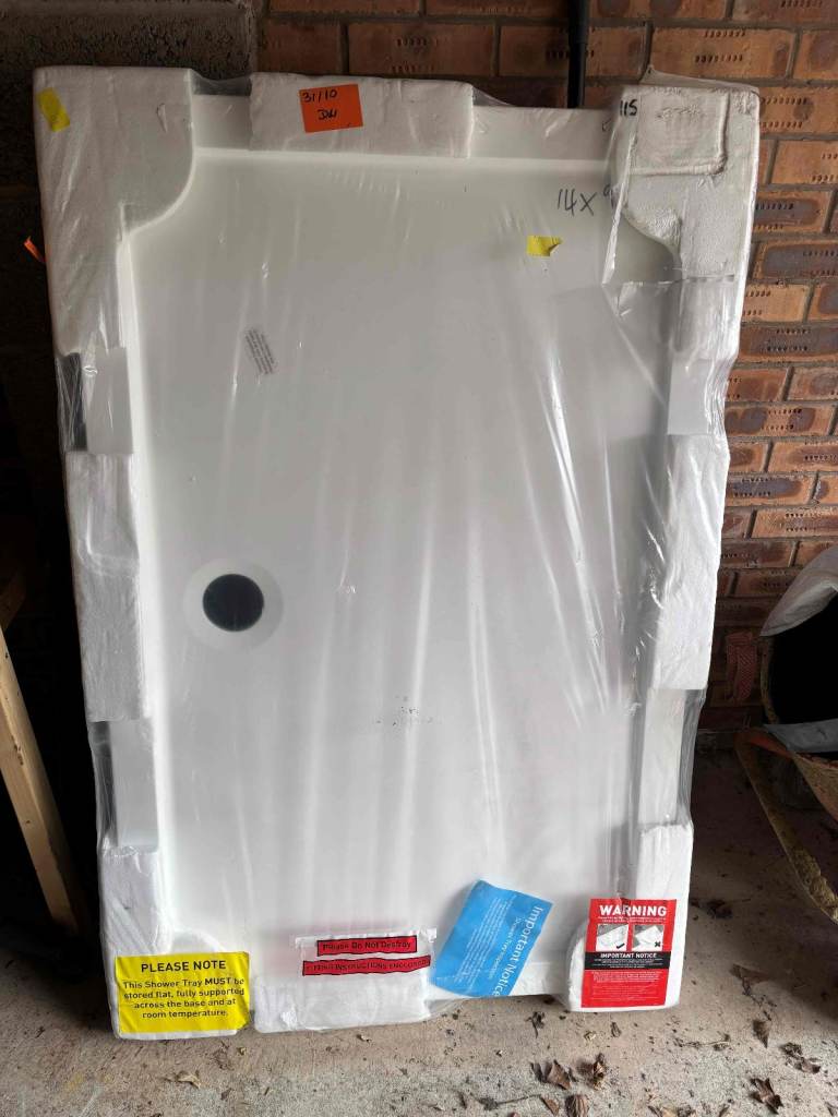 Brand New 1400mm x 900mm White Shower Tray – Still in Packaging
