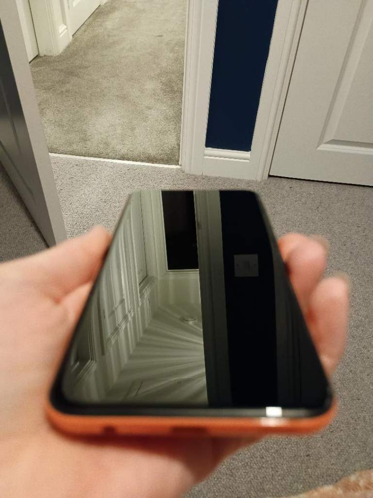 Like New Samsung Galaxy A20e Dual SIM 4G 32GB Unlocked, in Coral, Pristine Condition