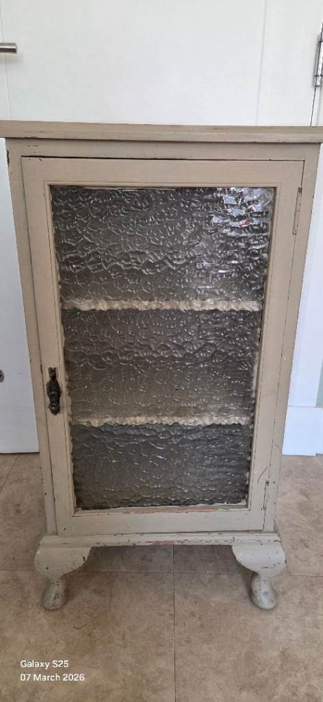 Small cupboard 
