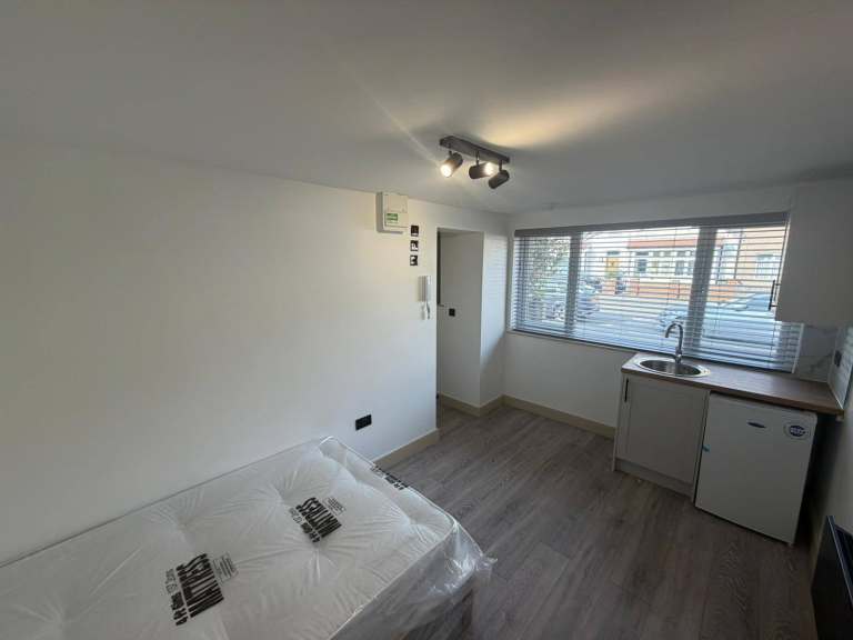 BENEFITS ACCEPTED - Studio Flat Available in Romford Havering RM7