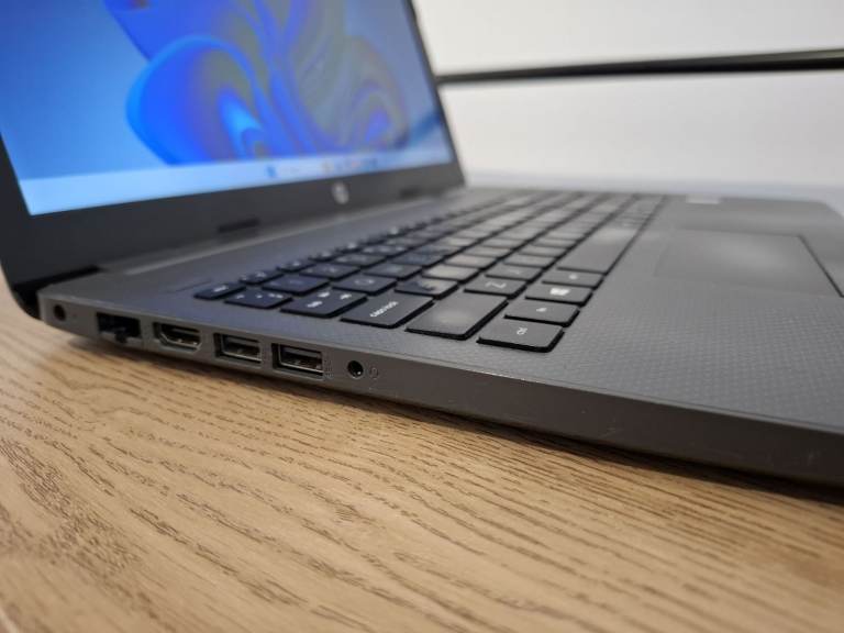 Fast HP Laptop (15.6" FHD / i5 / 8GB / 256GB)
