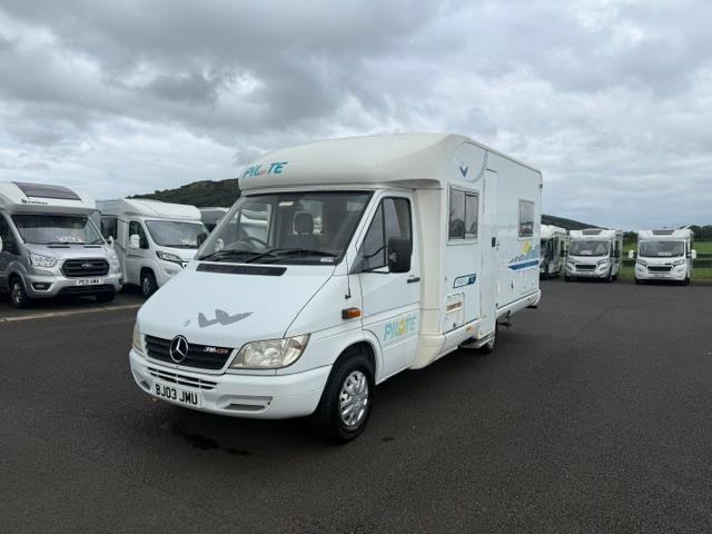 2003 PILOTE PACIFIC 72 4 BERTH FIXED BED MOTORHOME WITH ONLY 71K MILES