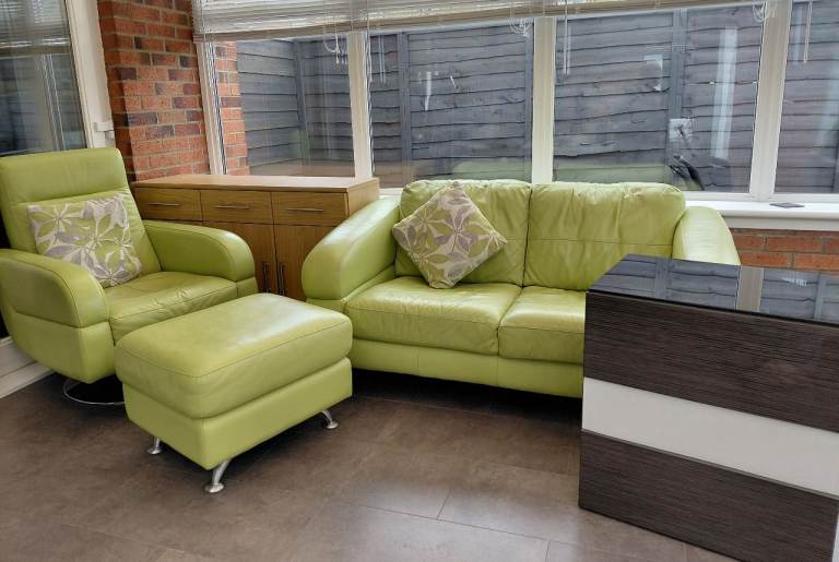100% Genuine Leather 2 Seat Sofa Swivel Chair Footstool 3 Door & 1 Door Unit PENDING COLLECTION 