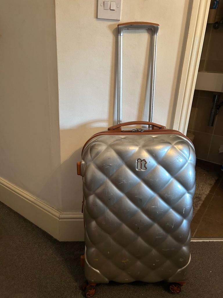 IT Luggage Large 8-Wheeled Suitcase