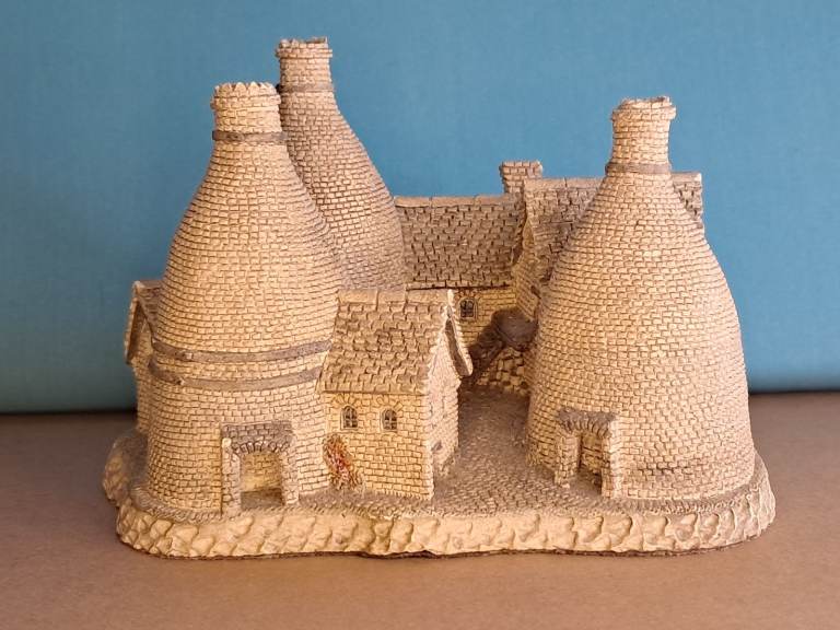 David Winter Cottages The Midlands Collection 1987 THE BOTTLE KILNS. As seen. 