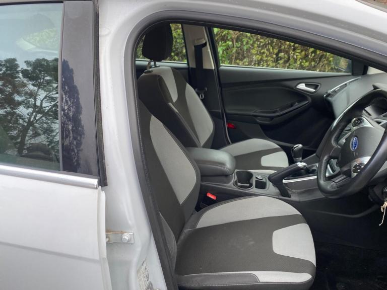 2014 Ford Focus 1.0 EcoBoost Zetec Navigator 5dr HATCHBACK PETROL Manual