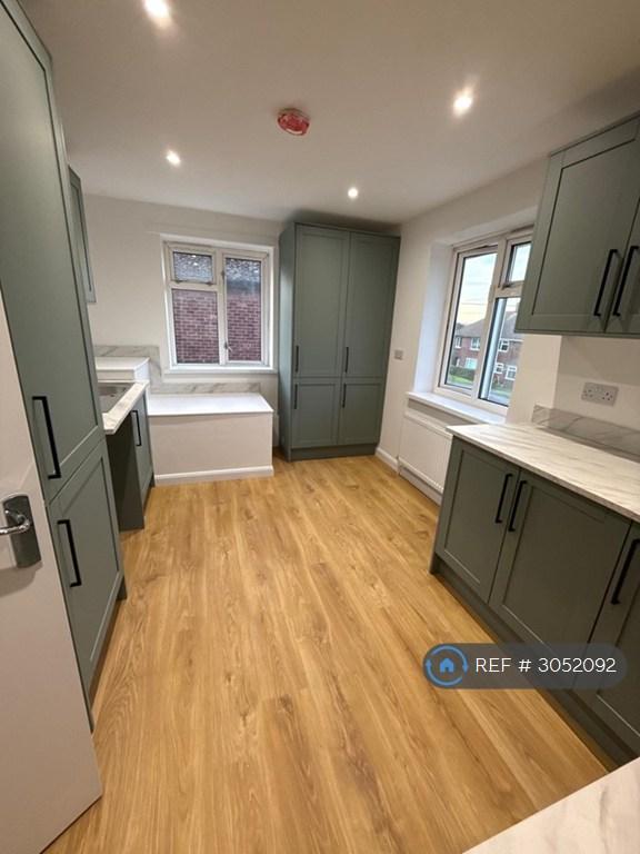 2 bedroom flat in Windermere Road, Chesterfield, S41 (2 bed) (#3052092)