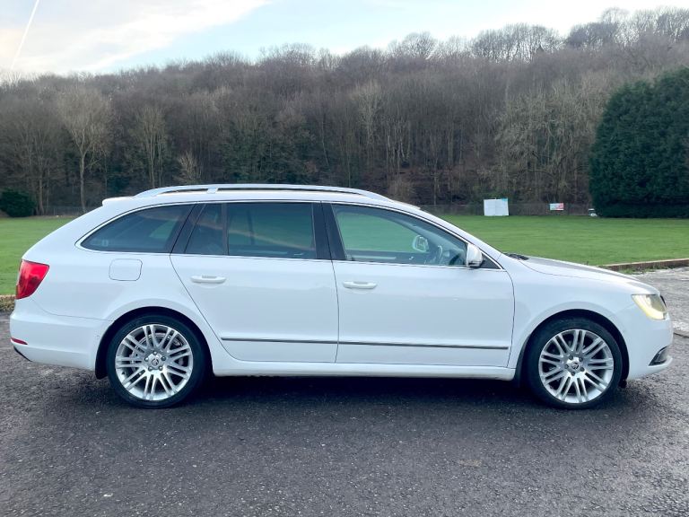 SKODA SUPERB ELEGANCE 2.0 TDi CR 4x4 ESTATE*TOWBAR*LEATHERS*NAV*XENONS*TOP SPEC