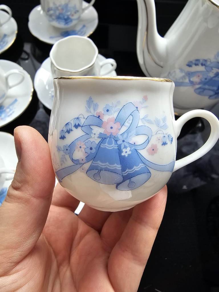 Floral Teapot and 6 Cup/Saucer Set