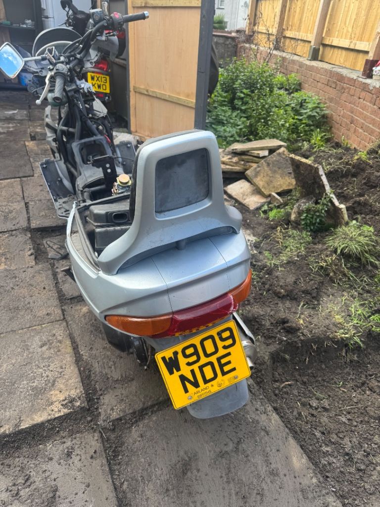 Suzuki burgman 250 an