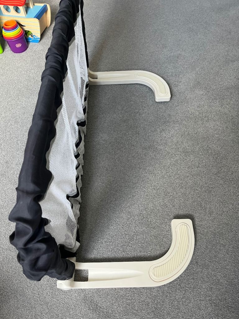 Child’s bed guard 