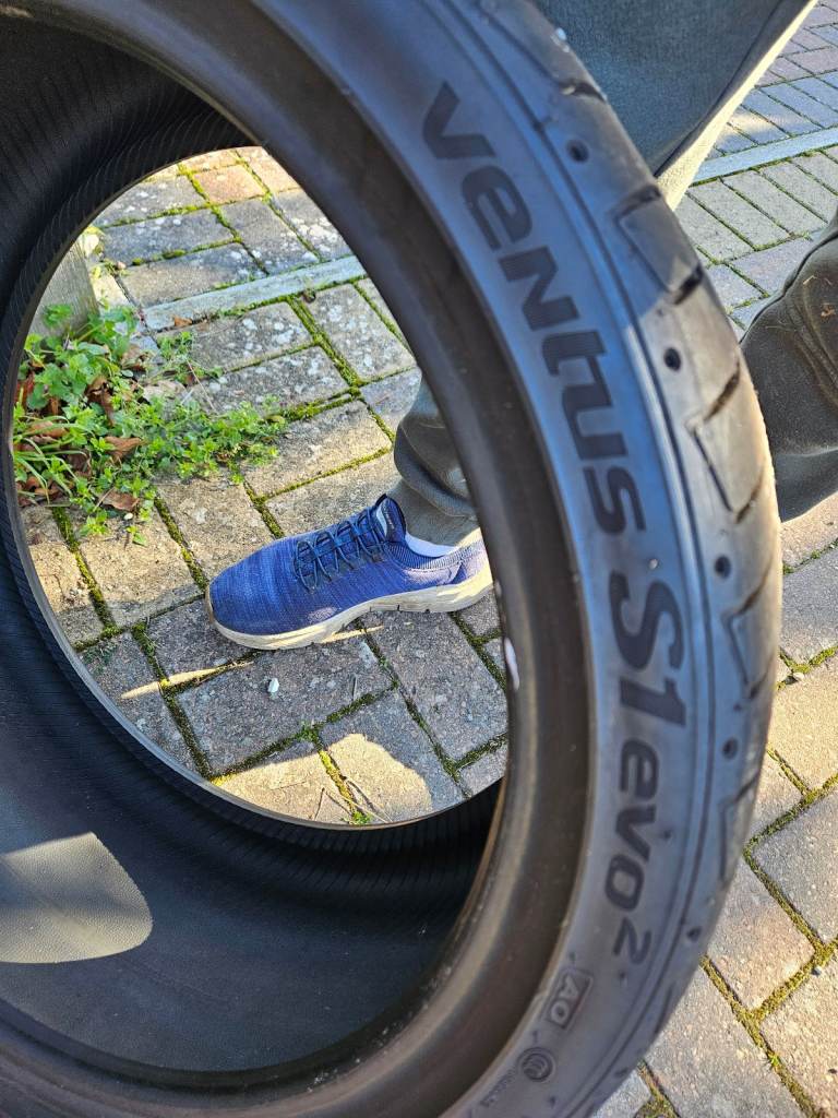 Tyre 245/35 ZR19 93y