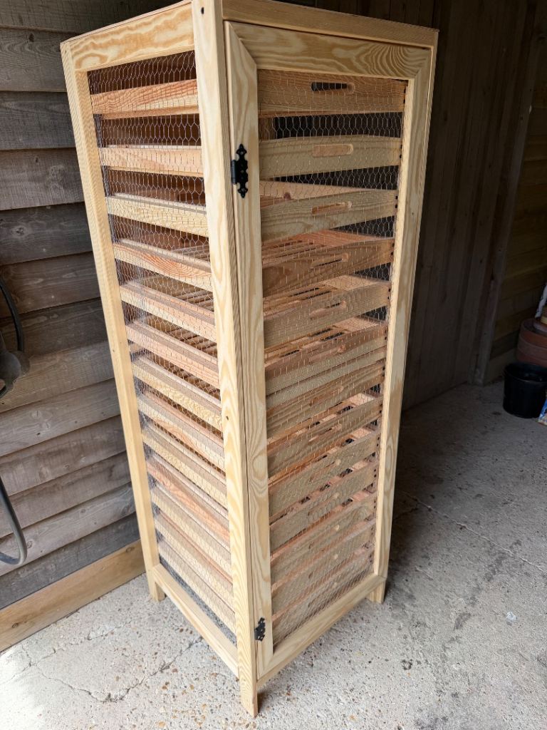 Traditional apple storage trays 