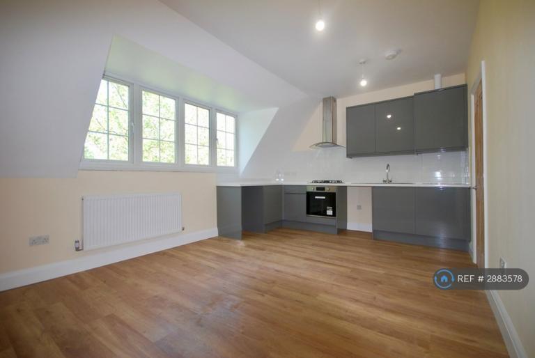 2 bedroom flat in High Road, London, N20 (2 bed) (#2883578)