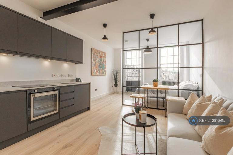1 bedroom flat in West Bow, Edinburgh, EH1 (1 bed) (#2816415)