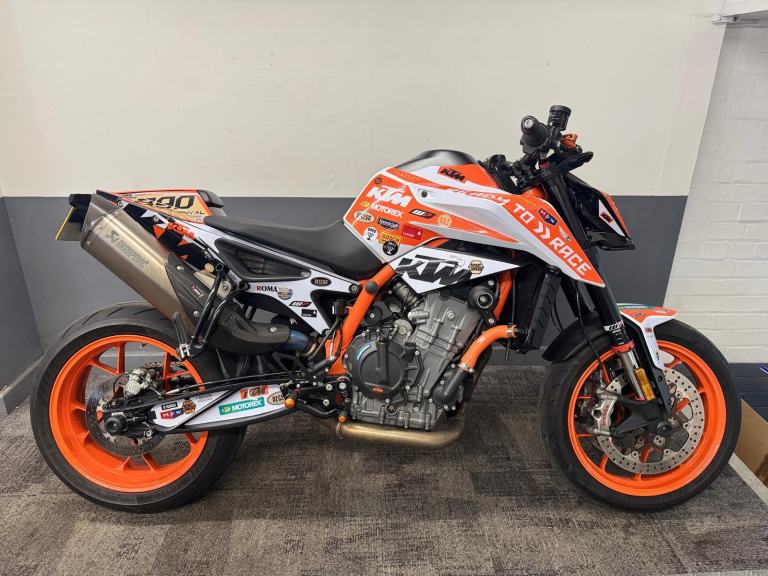 2021 KTM 890 DUKE R LOW MILES- AKRAPOVIC EXHAUST- DELIVERY-- FINANCE--