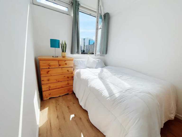 🏡 DOUBLE ROOM AVAILABLE IN SEVEN SISTERS — BILLS INCLUDED 🛏️