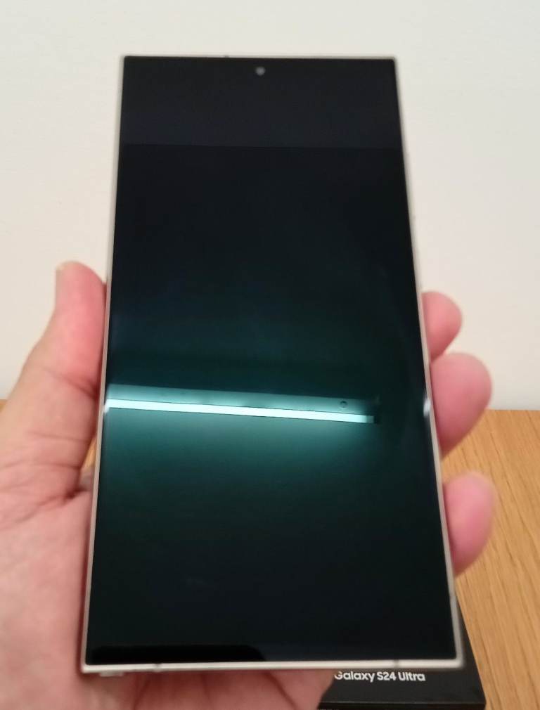 Samsung galaxy s24 ultra & Samsung warranty Mintcondition 