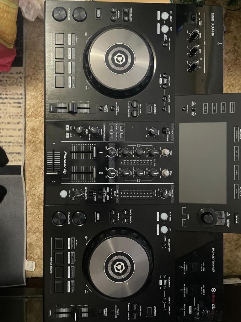 XDJ RR + 1 x Pair of DM-40 Pioneer speakers