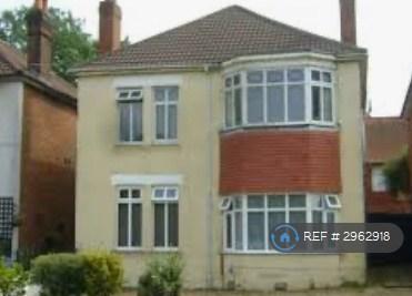 2 bedroom flat in Holdenhurst Road Orp, Bournemouth, BH8 (2 bed) (#2962918)