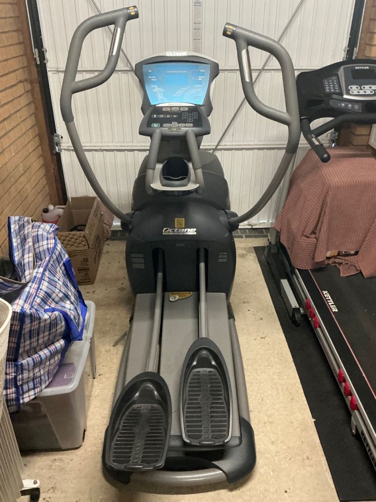 FREE Octane Professional Gym Elliptical/Cross Trainer - Great Condition