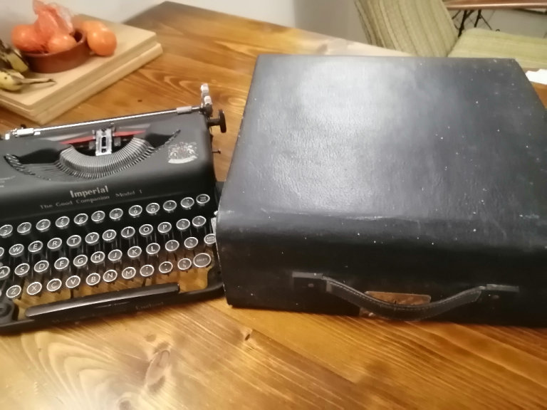 Vintage imperial typewriter 