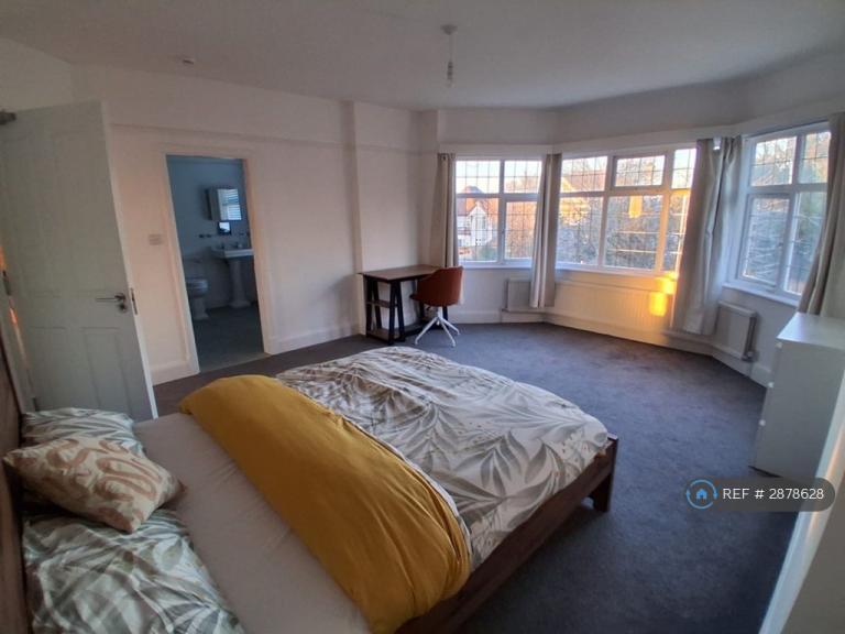 1 bedroom in Tonbridge Road, Maidstone, ME16 (#2878628)